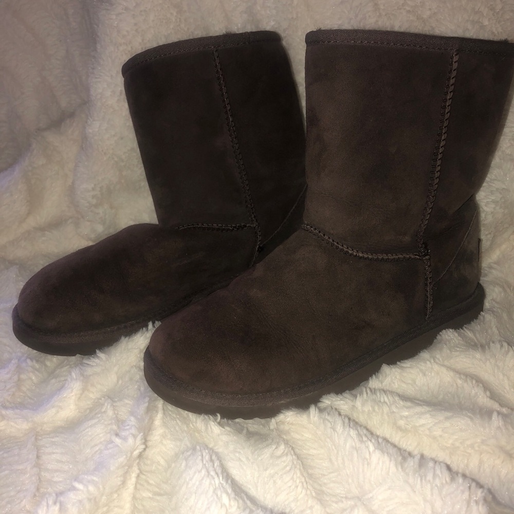 UGG Short II dark brown sz 6